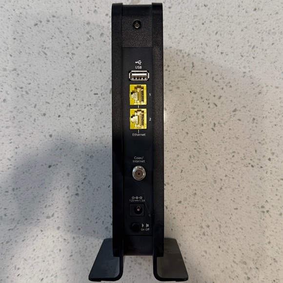 Netgear Black Networking Router - Picture 3 of 4